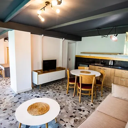 Guest house 7 *