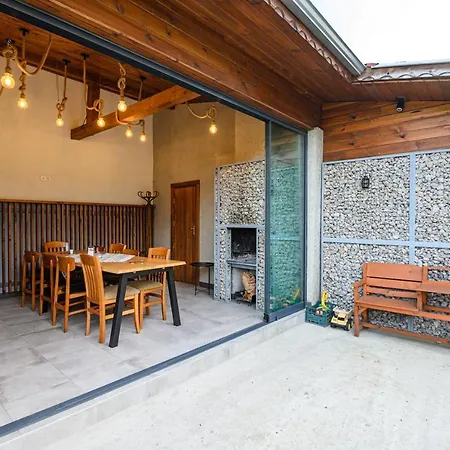 7 Guest house *