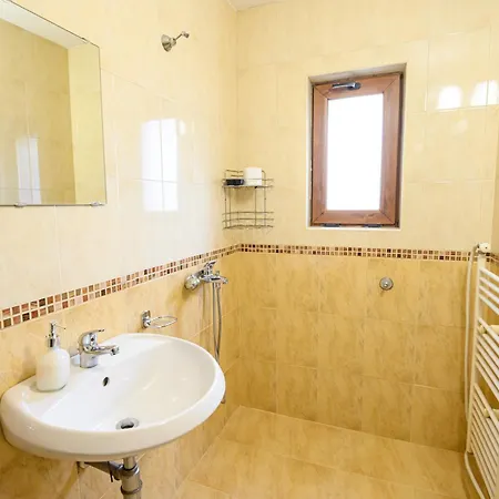 7 Guest house *